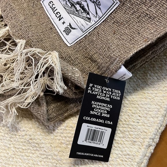 NWT! Esalen + Trek Light Gear Blanket in Horizon Gold - Picture 8 of 8